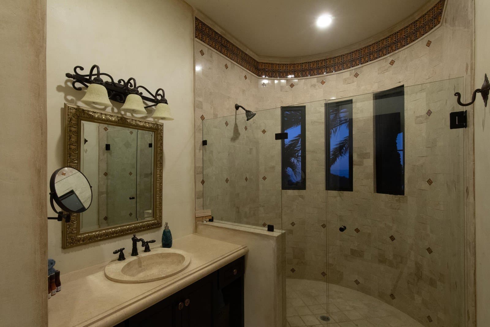 Bathroom 2 · image_159698886