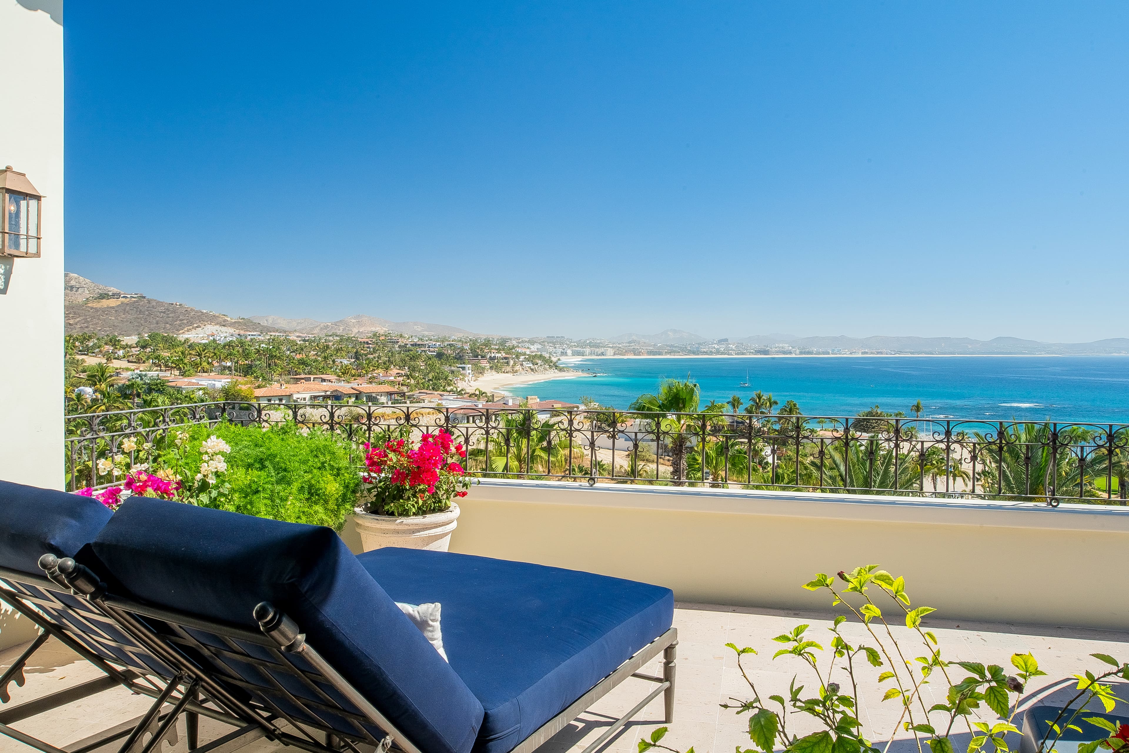 Bella 34 - Upstair lounge views