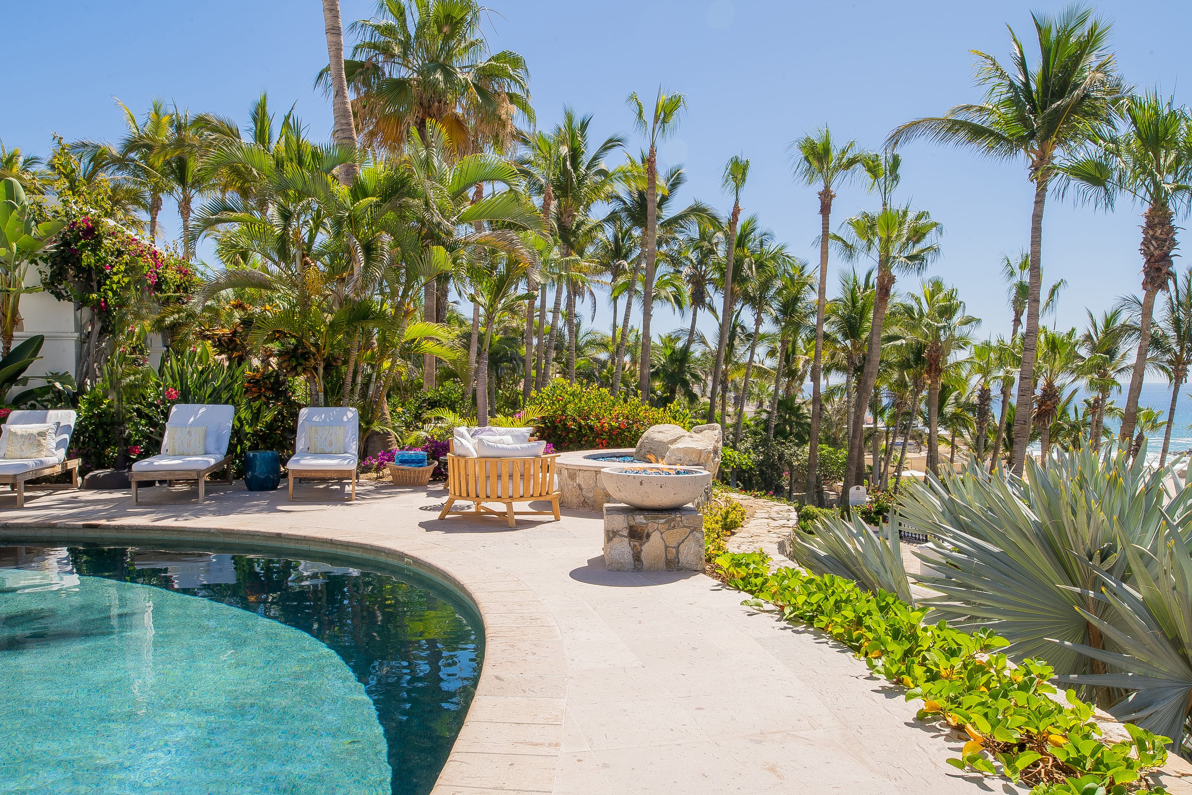 Sirena 44 - Pool view