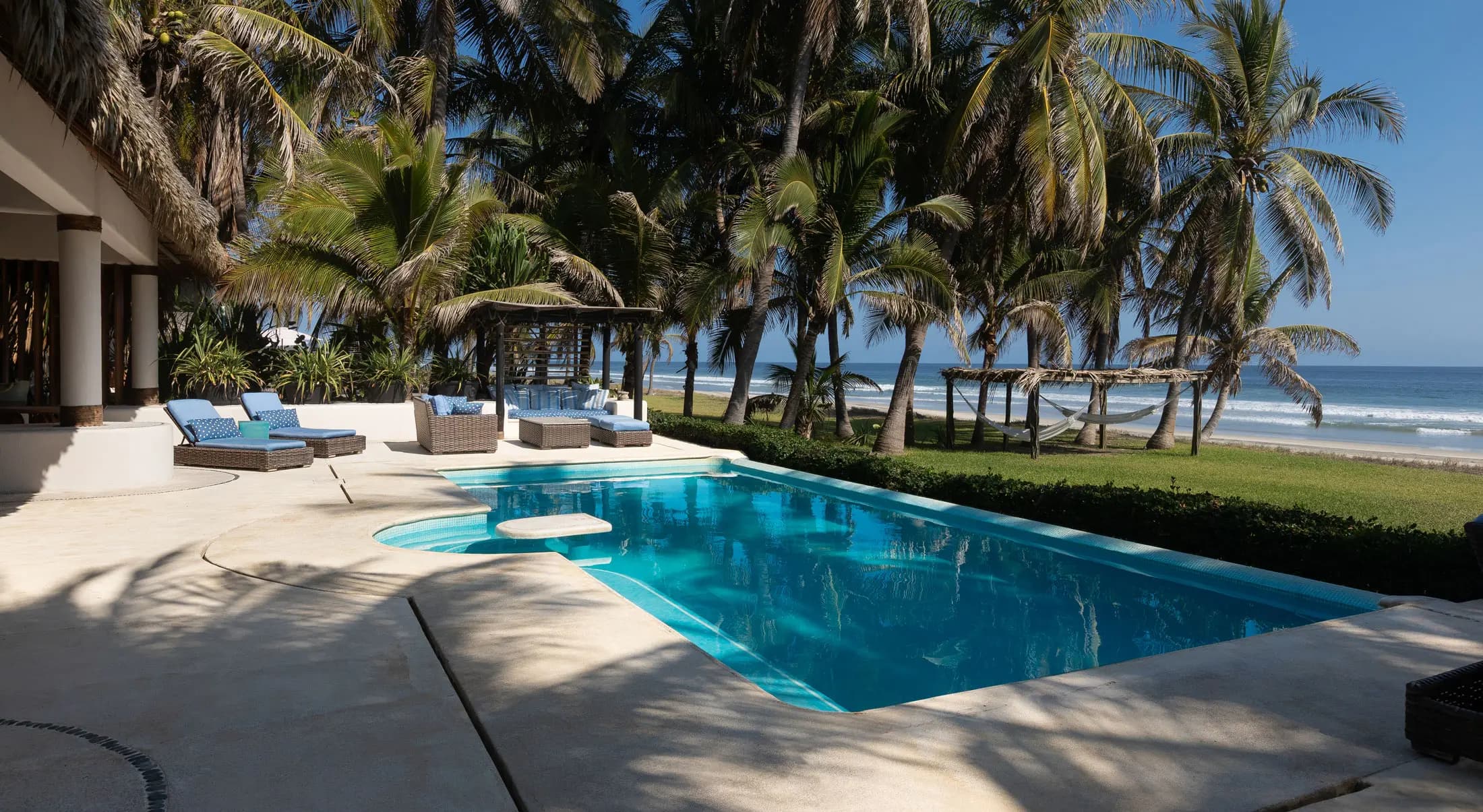 Alejandrina Nueva · Villa frente al mar con alberca infinity y spa en Oaxaca