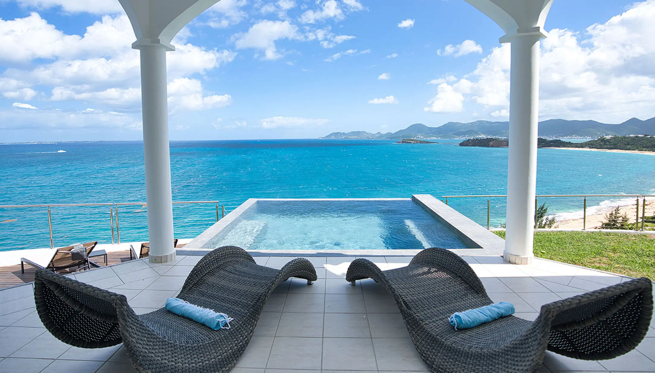 Azalea Serena · Villa frente al mar con alberca infinity y spa en St. Martin