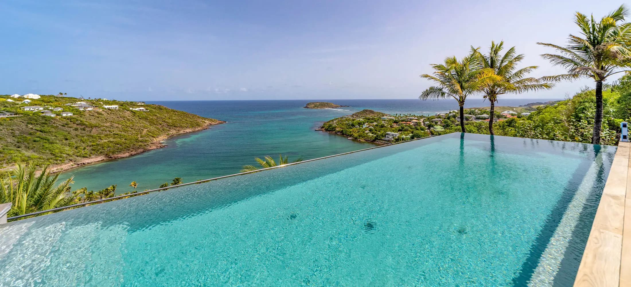 Calma Brava · Tropical-style villa with infinity pool in St. Barths, with spa