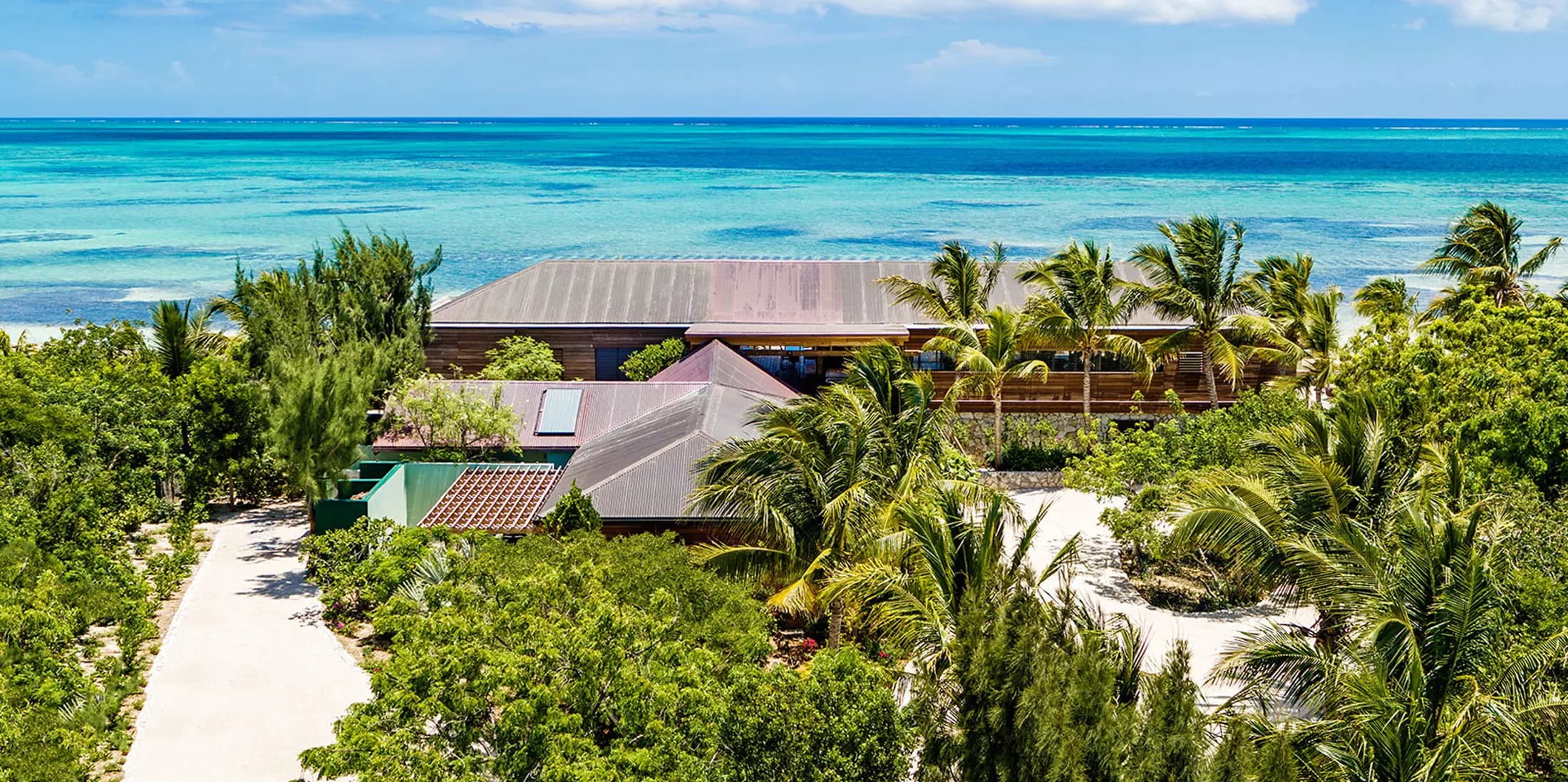 Casiopea Linda · Villa frente al mar con alberca privada diseño moderno en Turks & Caicos, con spa