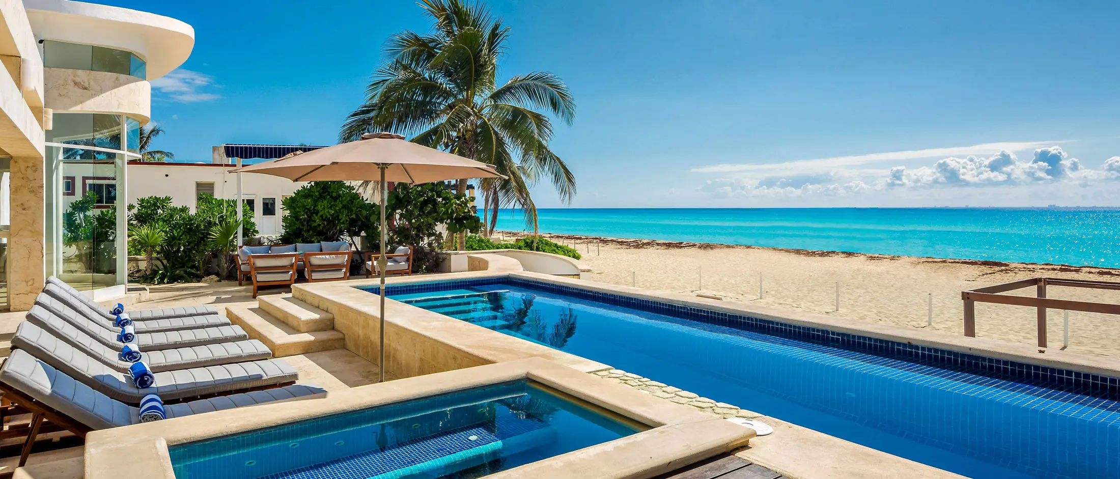 Corriente · Modern design beachfront House with private pool in Playacar, Playa del Carmen