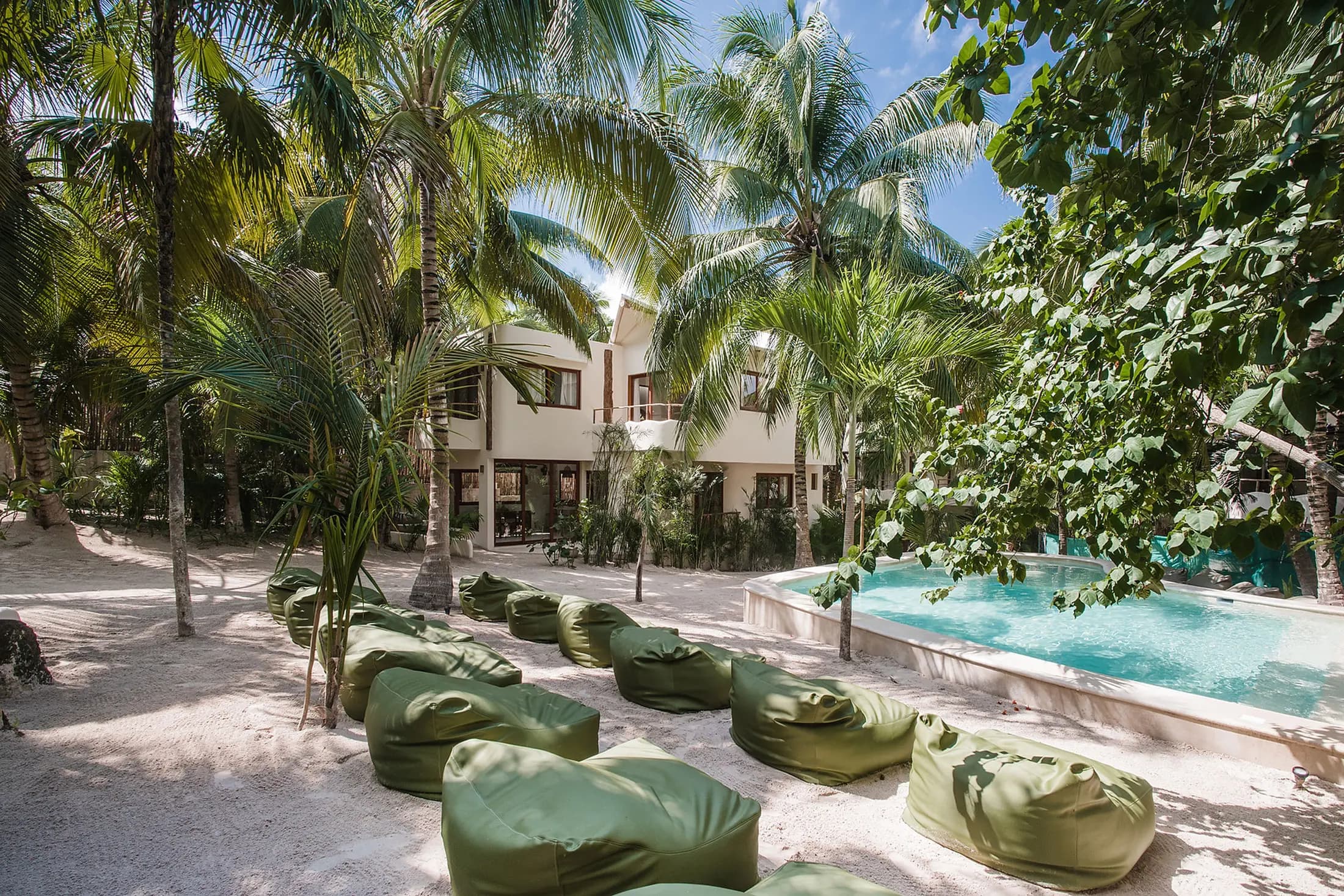 Deneb · Casa frente al mar con alberca privada estilo tropical en Tulum, con chef incluido