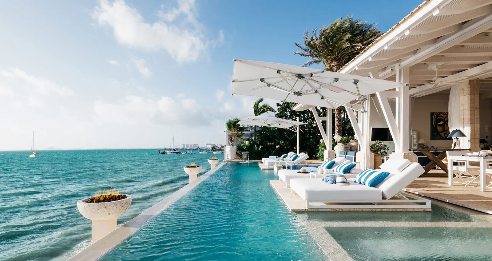 Ensenada · Beachfront Villa with private pool and dock in Cancún