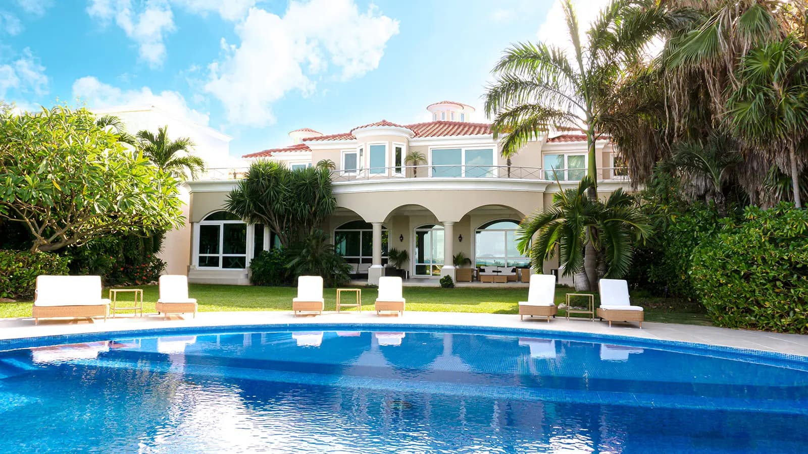 Kaanché · Beachfront Villa with infinity pool in Hotel Zone, Cancún