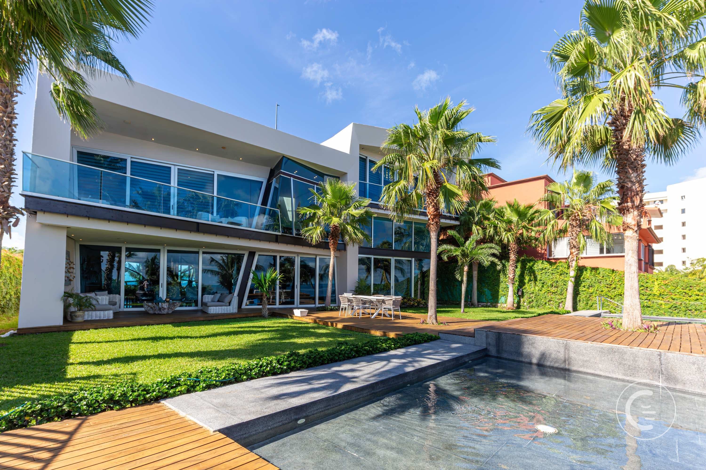 Marlín · Villa frente al mar con alberca infinity y muelle en Zona Hotelera, Cancún