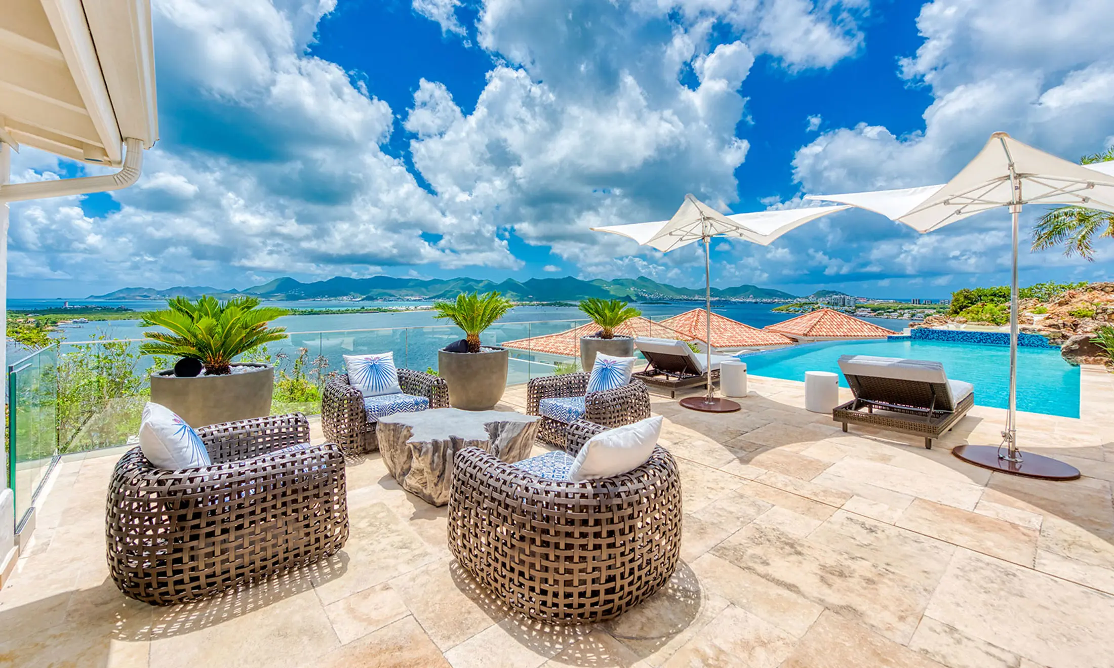 Orión Manso · Lagoon-front House with infinity pool in St. Martin