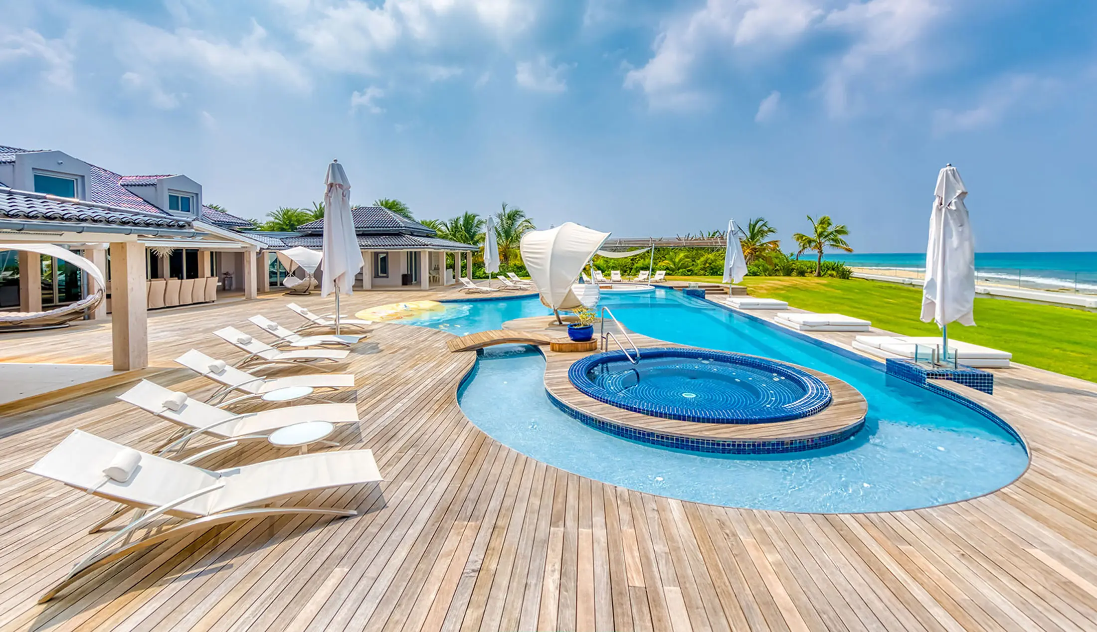 Pargo Lindo · Villa with private pool and jacuzzi in St. Martin for 12
