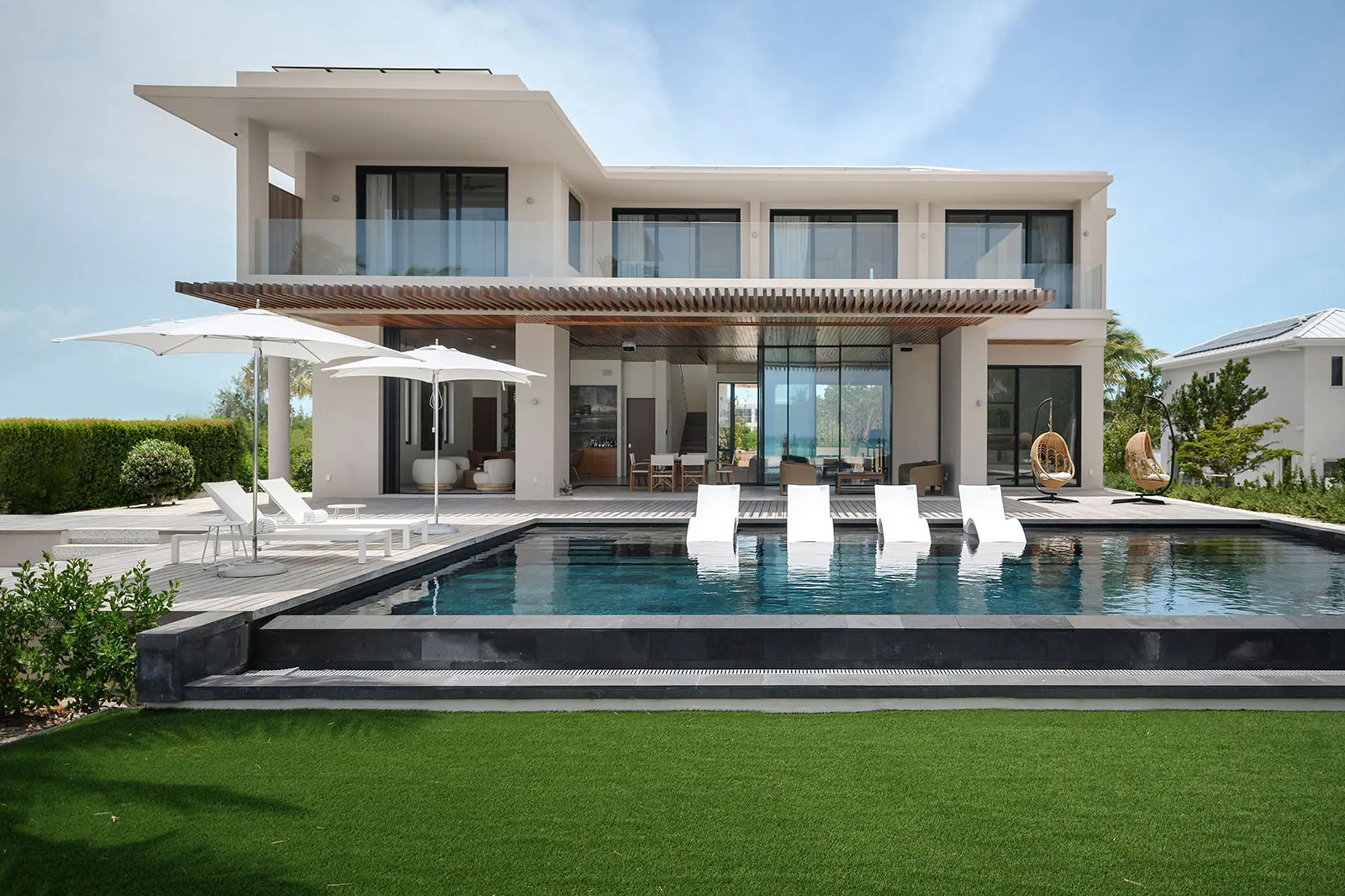 Rubí Dorado · Villa frente al mar con alberca privada y pickleball en Turks & Caicos