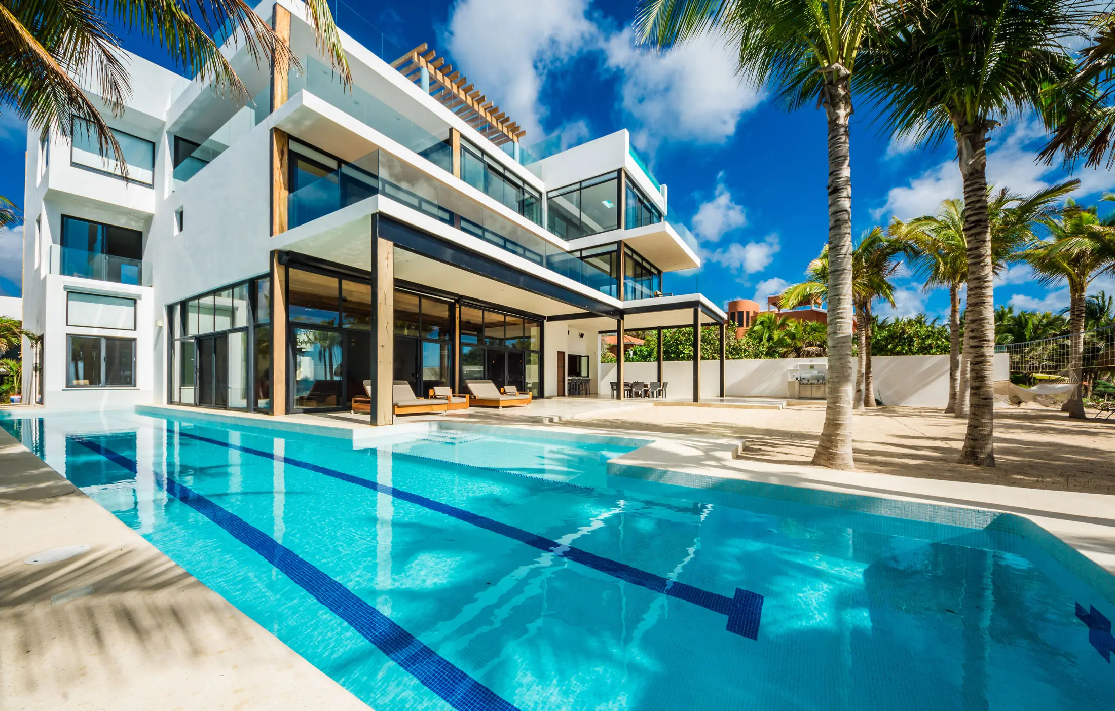 Rumbo · Beachfront Villa with private pool and gym in Tulum